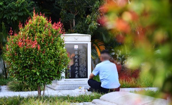 口加个关子叫什么，卖关子的关子是什么意思（把佩枪交给了他……）