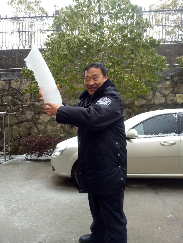 火车上无座的位置在哪，火车无座在哪站着（47岁的“铁牛”警察程凯）