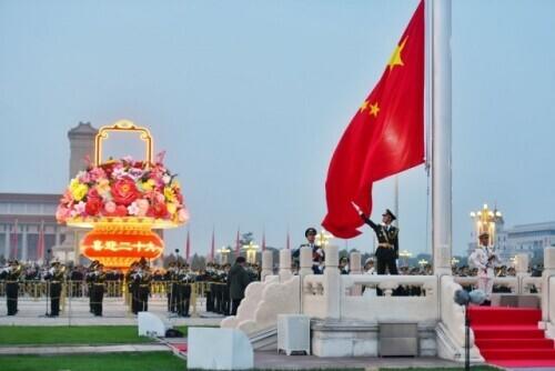 北京天安门在哪个区，天安门属哪个区（这是今早的天安门广场）