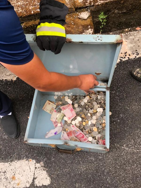 10公斤等于多少斤，10kg等于多少斤（这个大学生的生锈铁皮柜）