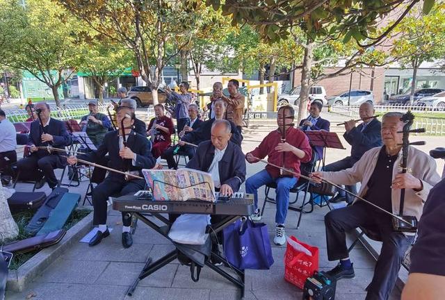 四个伟大是指什么，四个伟大是什么（喜迎二十大——经开区白桦林居社区迎国庆文艺汇演）