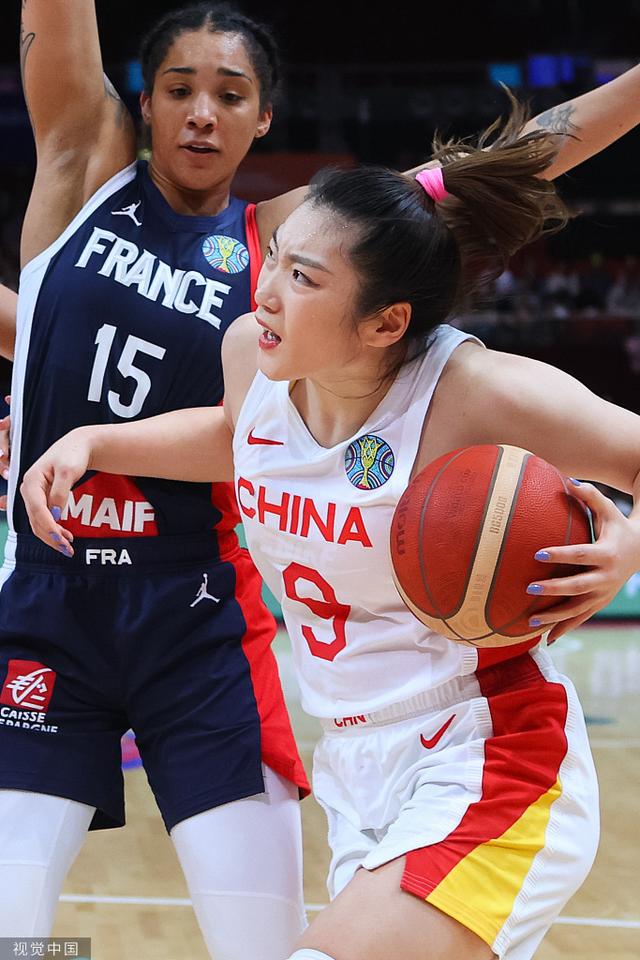 微笑再美再甜不是你的都不特别，微笑再美再甜不是你的都不特别是什么歌的歌词（世界以痛吻我，我却报之以歌）