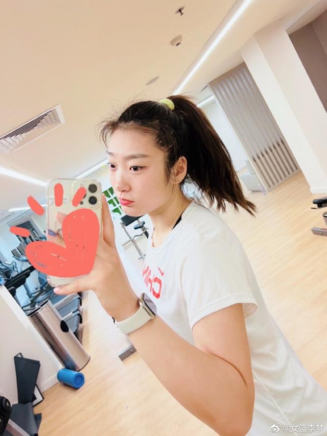 微笑再美再甜不是你的都不特别，微笑再美再甜不是你的都不特别是什么歌的歌词（世界以痛吻我，我却报之以歌）