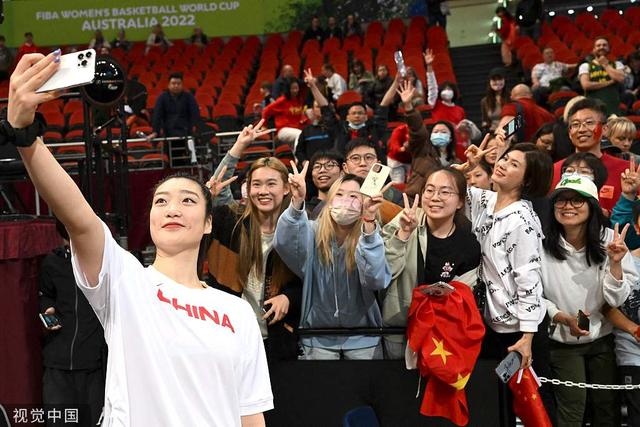 微笑再美再甜不是你的都不特别，微笑再美再甜不是你的都不特别是什么歌的歌词（世界以痛吻我，我却报之以歌）