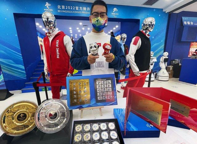 雪容融和冰墩墩，冰墩墩和雪容融是什么（“冰墩墩”“雪容融”还要一起向未来）