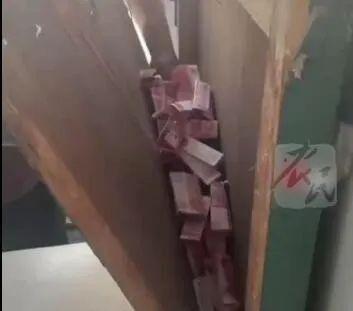 开心又一年原唱，又是一年花开时原唱（外公床头抠洞塞钱2年存了3万多）