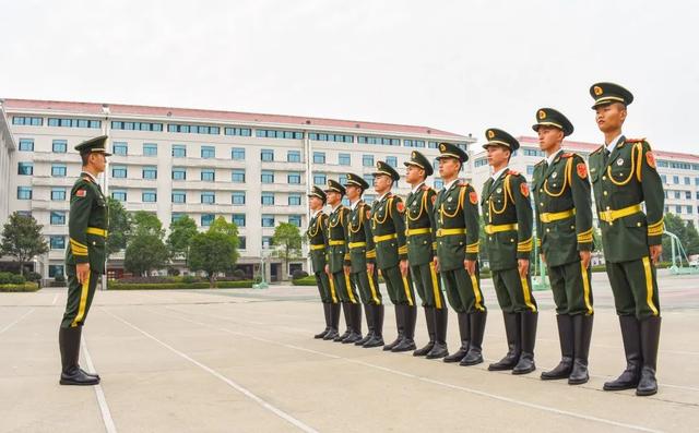 零基础人体旗帜训练方法讲解，人形旗帜怎么锻炼（国旗护卫队队员如何炼成）