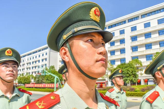 零基础人体旗帜训练方法讲解，人形旗帜怎么锻炼（国旗护卫队队员如何炼成）