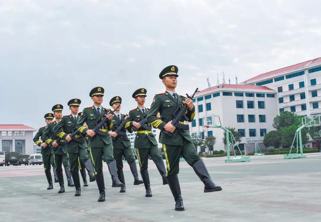 零基础人体旗帜训练方法讲解，人形旗帜怎么锻炼（国旗护卫队队员如何炼成）