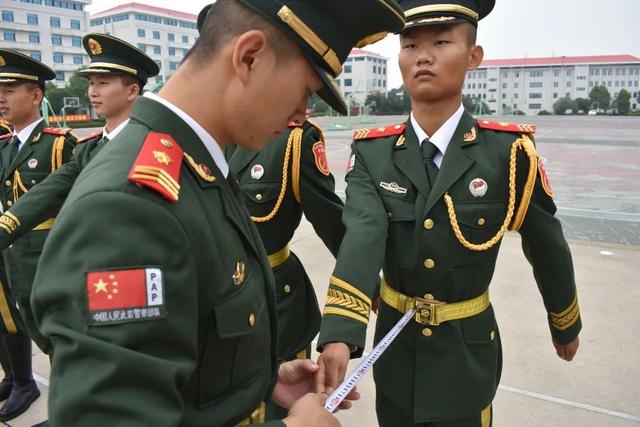 零基础人体旗帜训练方法讲解，人形旗帜怎么锻炼（国旗护卫队队员如何炼成）