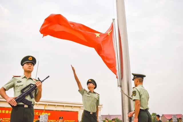 零基础人体旗帜训练方法讲解，人形旗帜怎么锻炼（国旗护卫队队员如何炼成）