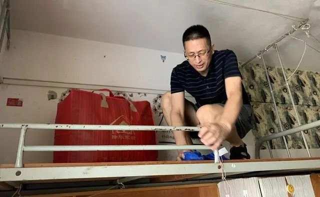 研究生算大学生吗，大专生算大学生吗（人到中年奔赴大学引发热议）