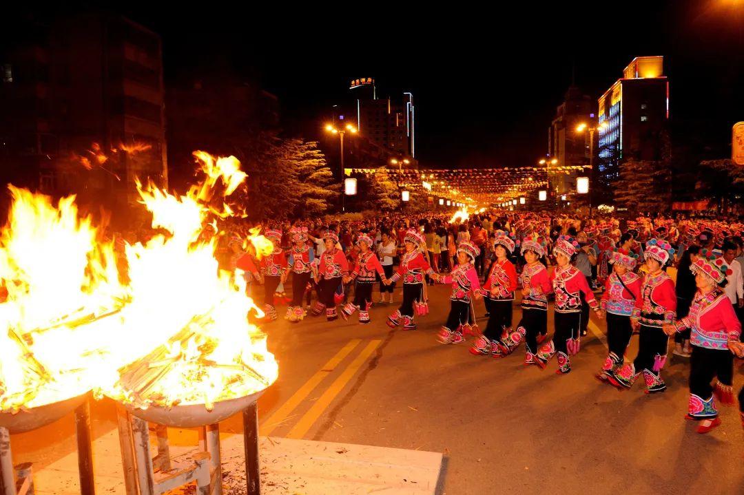 火把节在几月几日,「有艺思」今日打卡·彝族火把节-风俗-荣耀易学