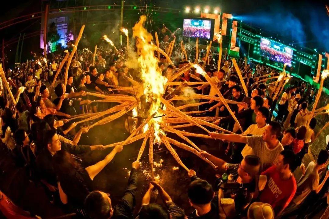火把节在几月几日,「有艺思」今日打卡·彝族火把节-风俗-荣耀易学