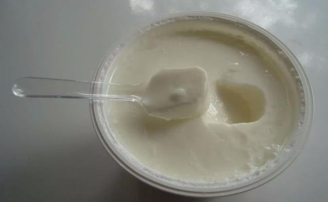 酸牛奶和酸奶有什么区别，风味酸牛奶是不是真正的酸奶（原来盒上还有一个小机关）