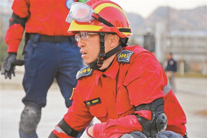 rf救援 石欣：登山爱好者变身救援队长