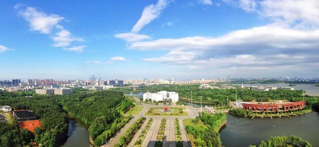 南昌大学是双一流大学吗，2020南昌大学专业排名（“江西这十年”︱南昌大学）