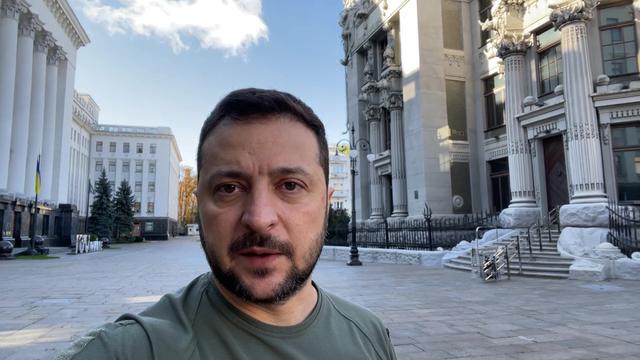 dozens，dozens怎么读（泽连斯基发布视频讲话）