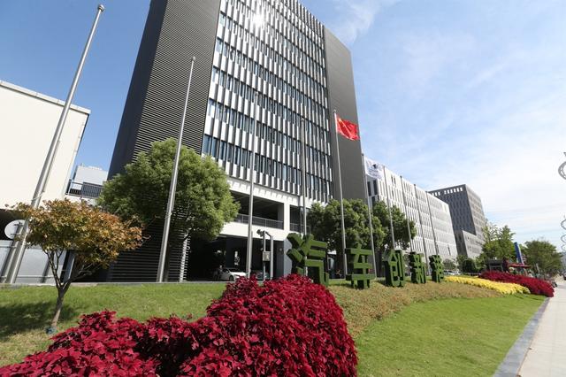 上海共享式办公室适合什么企业，共享工位、共享会议室、共享茶水间……嘉定“汽车·创新港”打造移动办公新方式