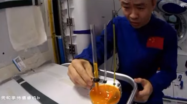 吸管工具怎么使用，如何使用吸管工具（用两米吸管在太空喝水、扳手自动翻跟头）