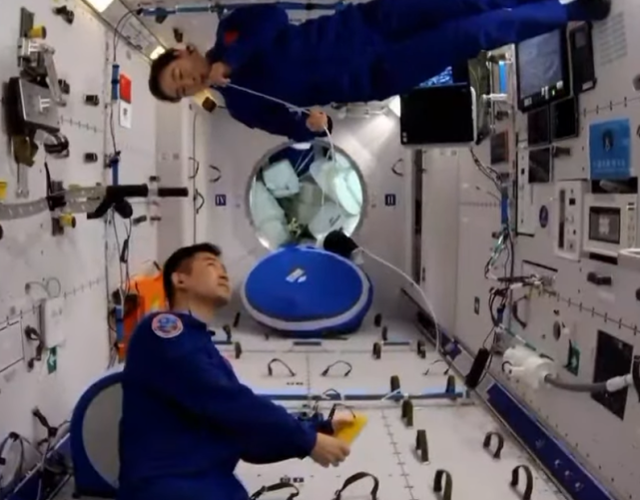 吸管工具怎么使用，如何使用吸管工具（用两米吸管在太空喝水、扳手自动翻跟头）