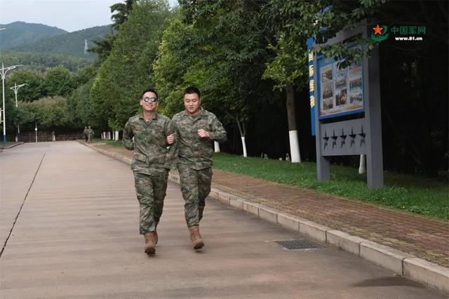 杜富国是怎样被炸了，“杜富国！”“到！”