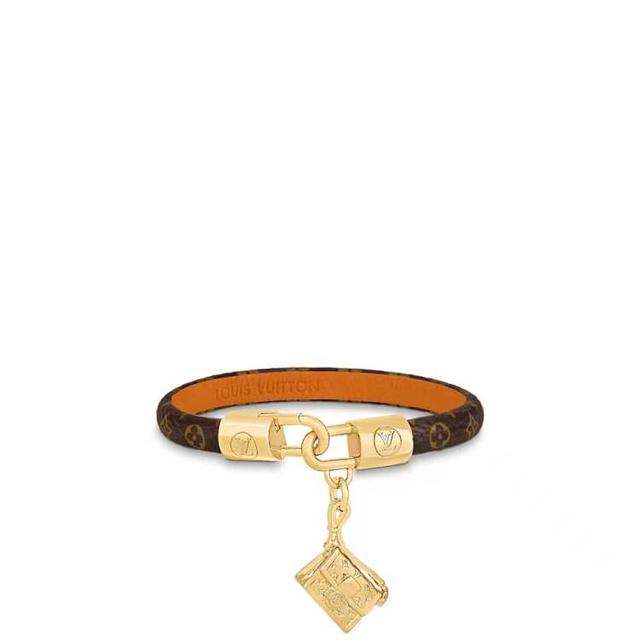 周年情侣礼物一对，情侣一周年送什么有纪念意义（纪念日送女朋友什么礼物——LV配饰篇）