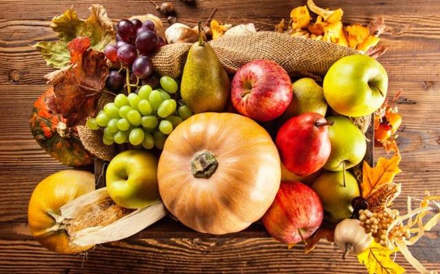 秋天吃什么水果，秋天适合吃什么水果（4类水果适合秋季食用）
