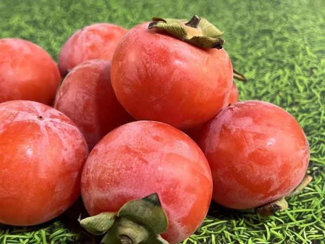 柚子是什么季节的水果，柚子是凉性还是热性（柿子、柚子、“金姑娘”……秋季水果扎堆上市）