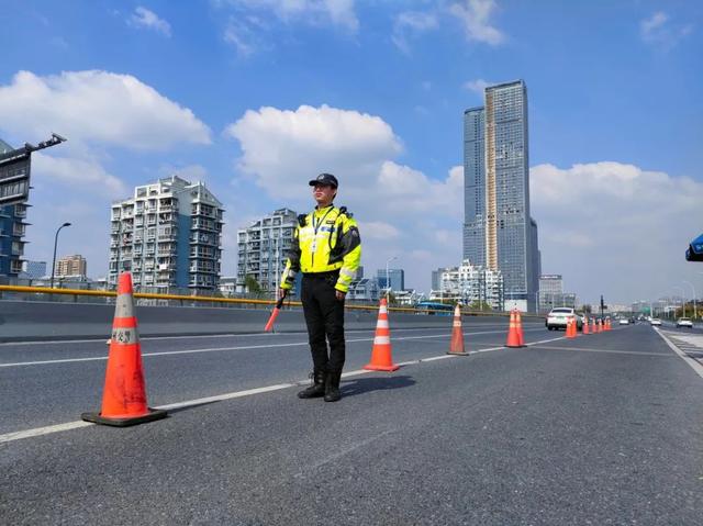 帅t是什么意思网络用语，帅t是什么意思（妈妈带他去见“最帅小哥”）