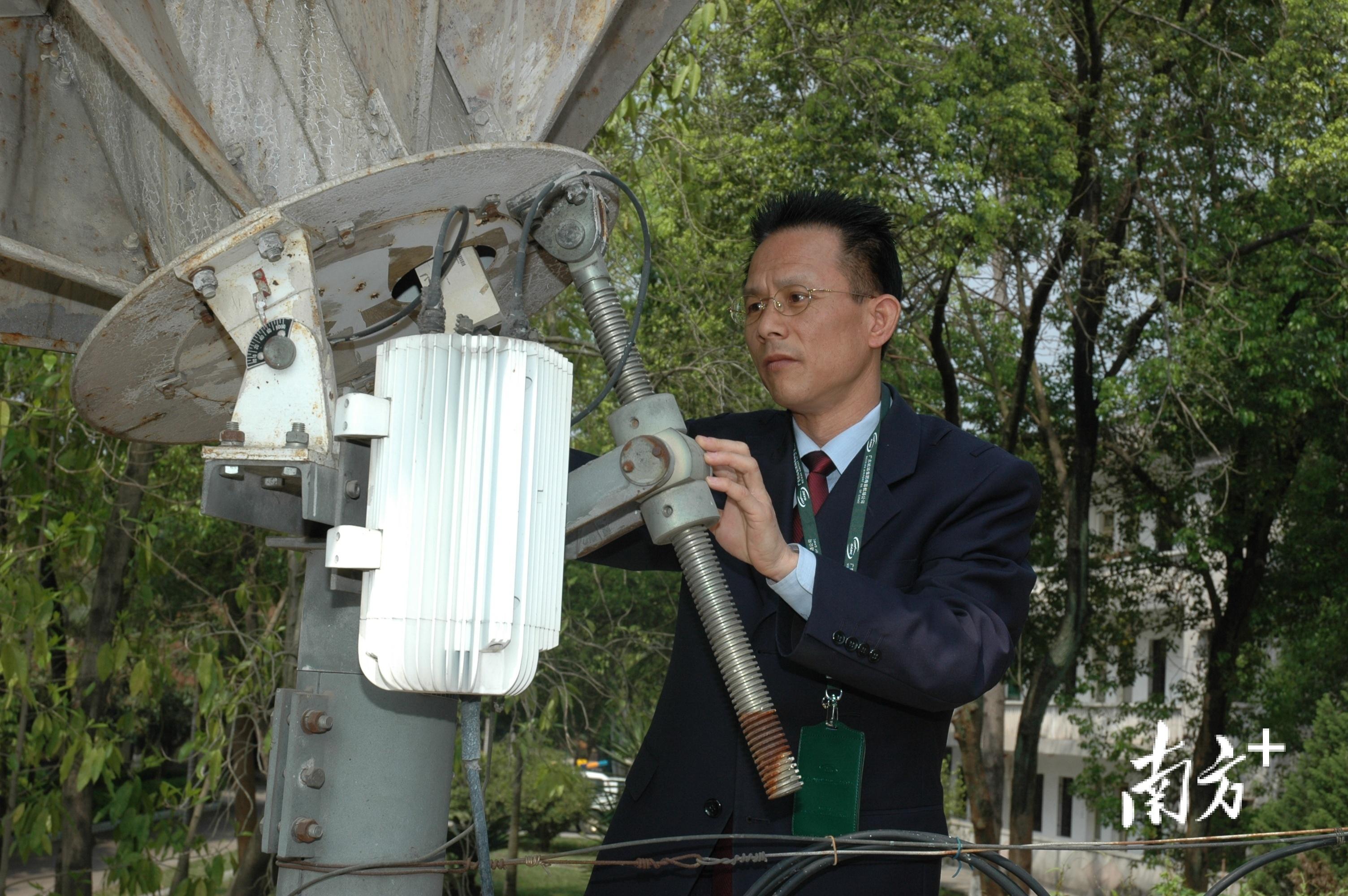 机场镇家电维修安装 扎根机场35年，“定海神针”梁师傅守护着每一架飞机的安全起落