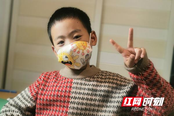 口罩怎么画简单又漂亮图片，素描口罩怎么画（天元区白鹤小学学子手绘口罩画下希望）