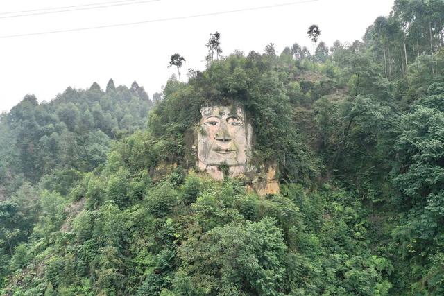 四川发现深山大佛，当地回应：近代雕塑作品