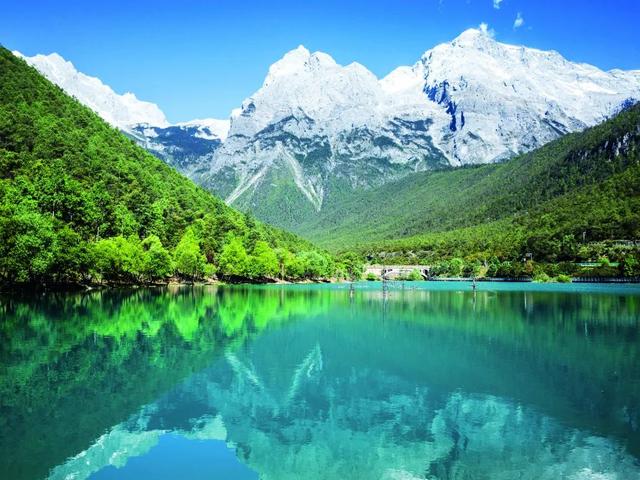 藏在雪山中的白水台与蓝月谷