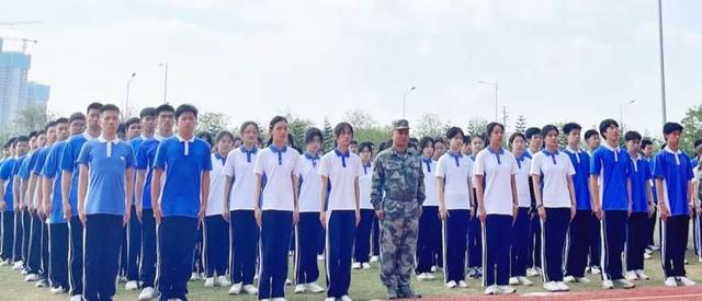 军训口号16字，有气势的16字军训口号有哪些（步伐整齐操场处处铿锵）