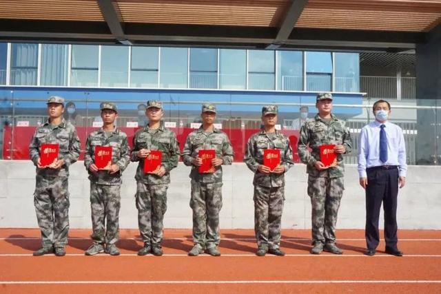 军训口号16字，有气势的16字军训口号有哪些（步伐整齐操场处处铿锵）