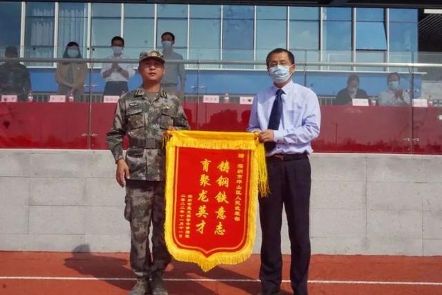 军训口号16字，有气势的16字军训口号有哪些（步伐整齐操场处处铿锵）