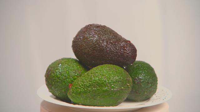 鳄梨是牛油果吗，美洲鳄梨是牛油果吗（牛油果还有这些吃法）