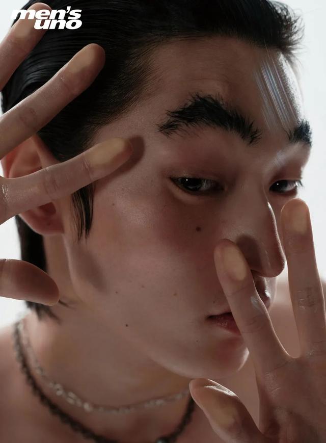 素颜霜和防晒应该先涂哪一个，先涂防晒霜还是素颜霜（关于男生裸妆的8个年度话题）