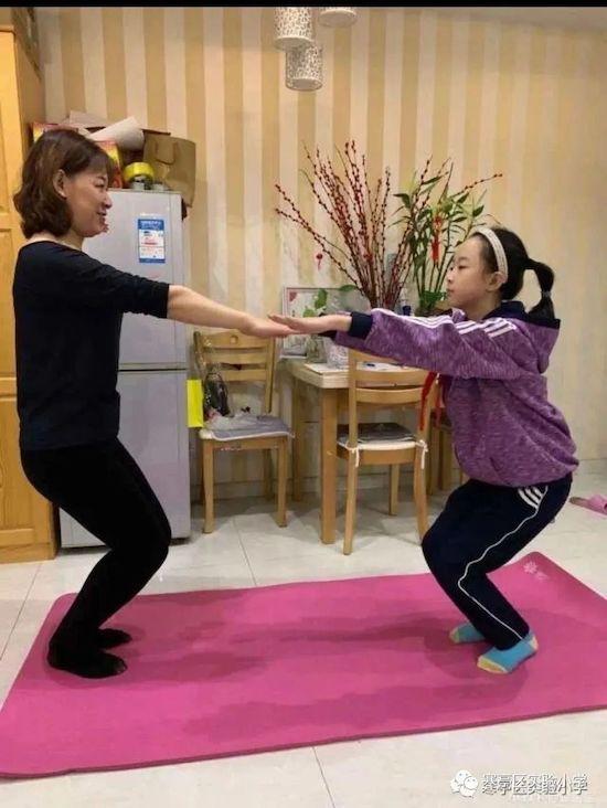 健身运动对你的身心健康产生了哪些积极影响，运动对人心理的积极影响（寒亭区实验小学疫情居家“云锻炼”）