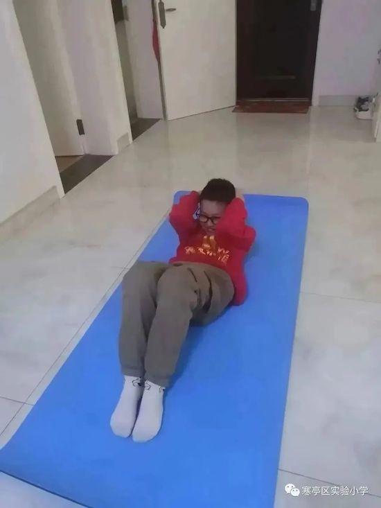 健身运动对你的身心健康产生了哪些积极影响，运动对人心理的积极影响（寒亭区实验小学疫情居家“云锻炼”）