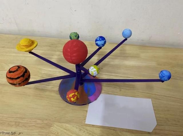 怎样用旧盒子做抽纸盒，怎么用纸盒做抽纸盒（旧物摇身一变成“宇宙”“微波炉”）