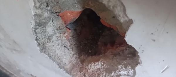 黑洞有人进去过吗，黑洞有人进去过吗（哈尔滨一公共楼道内惊险两个“黑洞”）