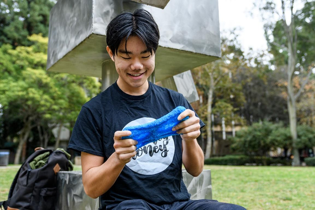 如何制作史莱姆，怎么做史莱姆不用硼砂（美国17岁男孩自制和售卖“史莱姆”水晶泥网红玩具）