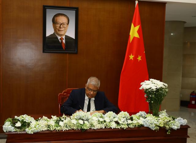 老人仙逝了哀悼图片，老人走了节哀的话语图片（<国际>国际社会深切哀悼江泽民同志逝世）