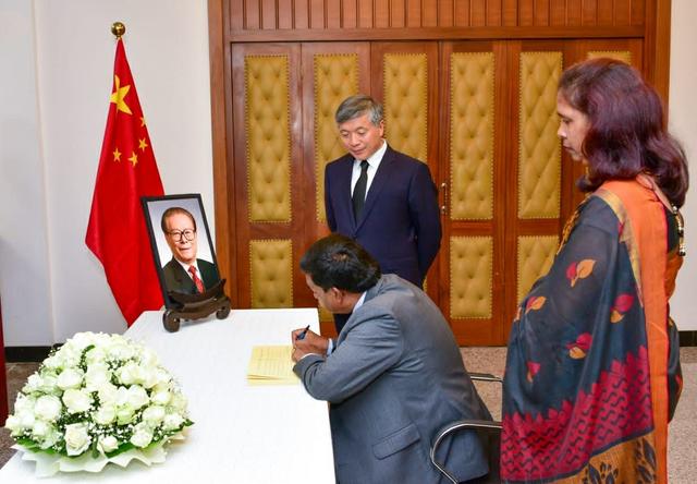 老人仙逝了哀悼图片，老人走了节哀的话语图片（<国际>国际社会深切哀悼江泽民同志逝世）