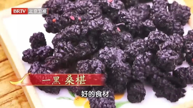 有白头发吃什么好，头有白头发吃什么好（好比吃“补品”~肾气足、精神好、睡得香、气色红润）