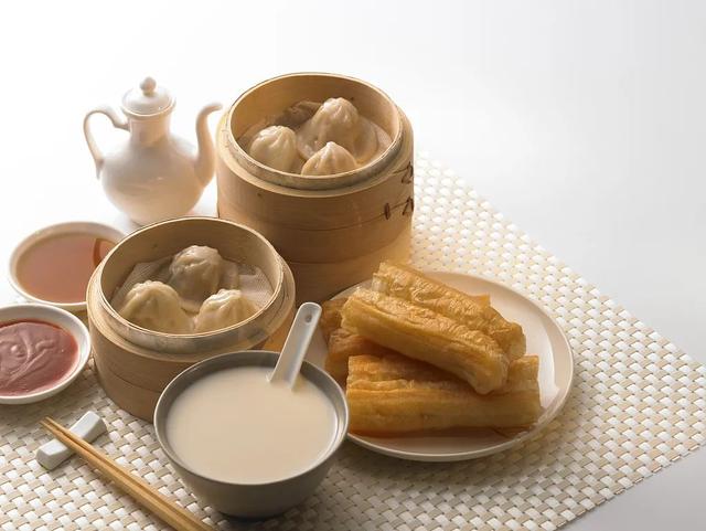 睡前吃什么水果好,什么水果助睡眠(什么时候吃早餐,吃水果更好)