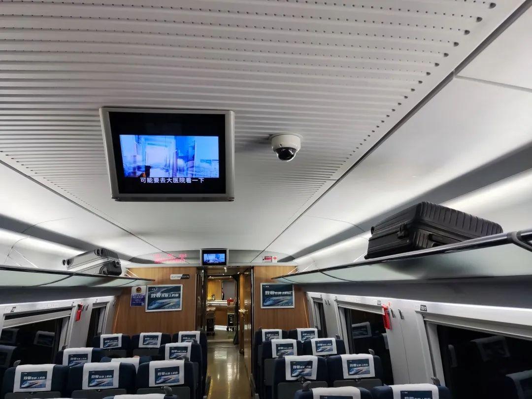 火车靠窗的座位号,k字头火车座位分布图(乘坐火车最容易忘东西的地方)