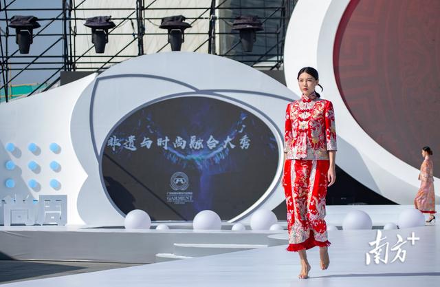 传统潮绣融合前沿时装，广绣 潮绣（珠海上演时装大秀）